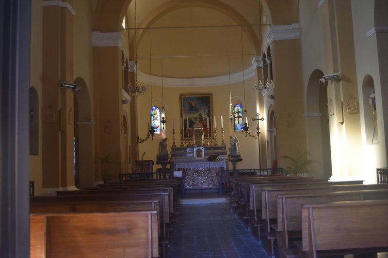 interno chiesa Monte San Pietro